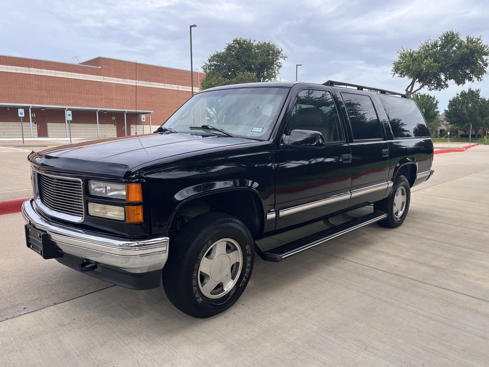 1999 GMC Suburban 8th Gen - Image 2 of 13