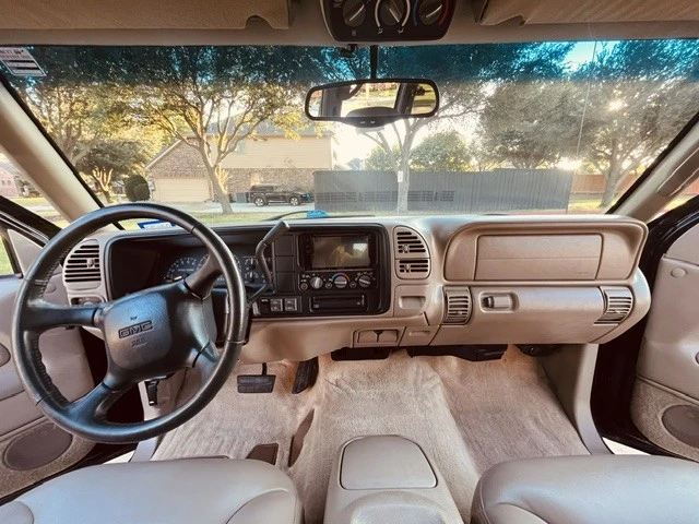 1999 GMC Suburban 8th Gen - Image 7 of 13