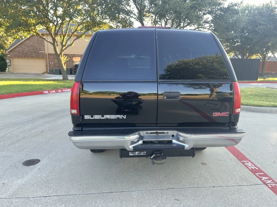 1999 GMC Suburban 8th Gen - Image 11 of 13