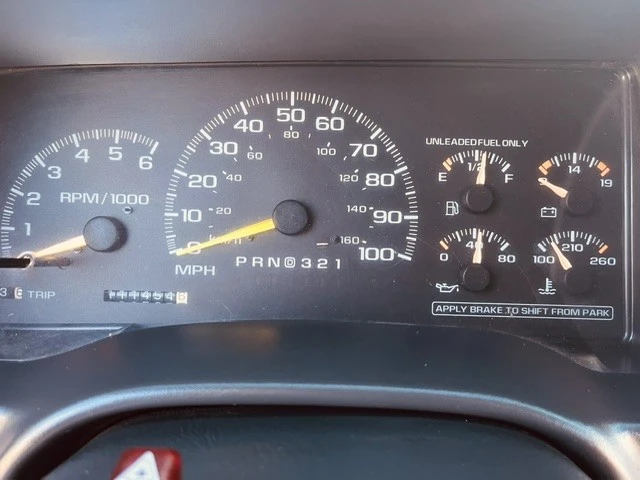 1999 GMC Suburban 8th Gen - Image 3 of 13