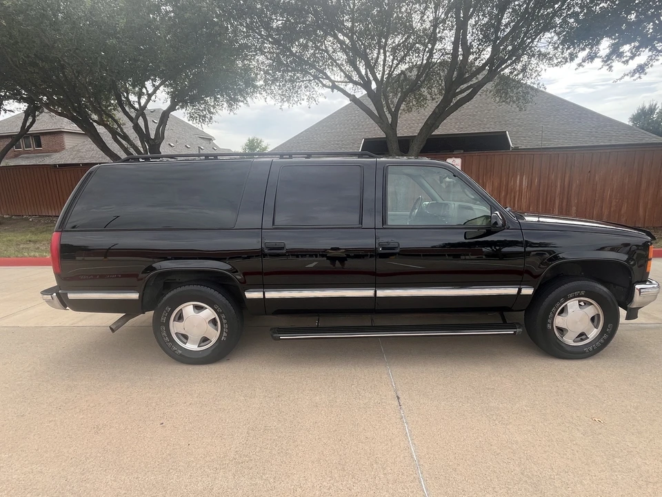 1999 GMC Suburban 8th Gen - Image 9 of 13