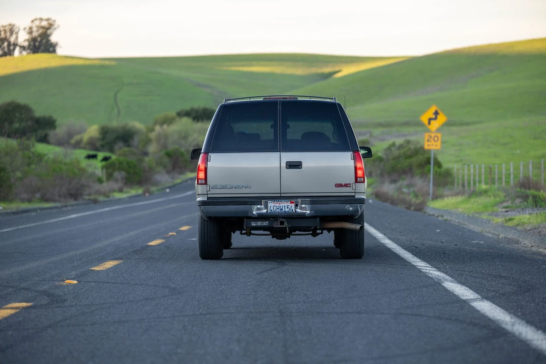 1999 GMC Suburban 8th Gen - Image 6 of 31