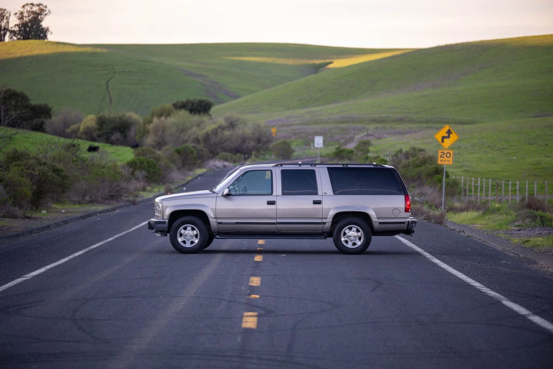 1999 GMC Suburban 8th Gen - Image 5 of 31