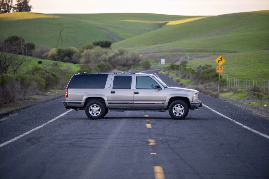1999 GMC Suburban 8th Gen - Image 7 of 31
