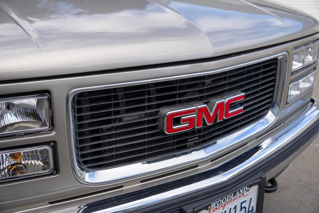 1999 GMC Suburban 8th Gen - Image 31 of 31