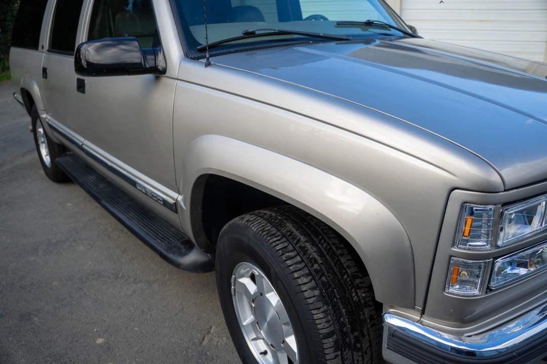 1999 GMC Suburban 8th Gen - Image 25 of 31