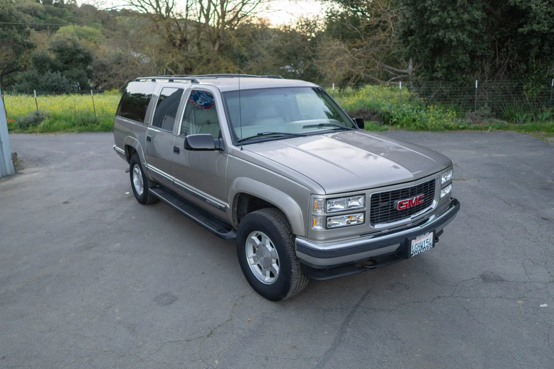1999 GMC Suburban 8th Gen - Image 9 of 31