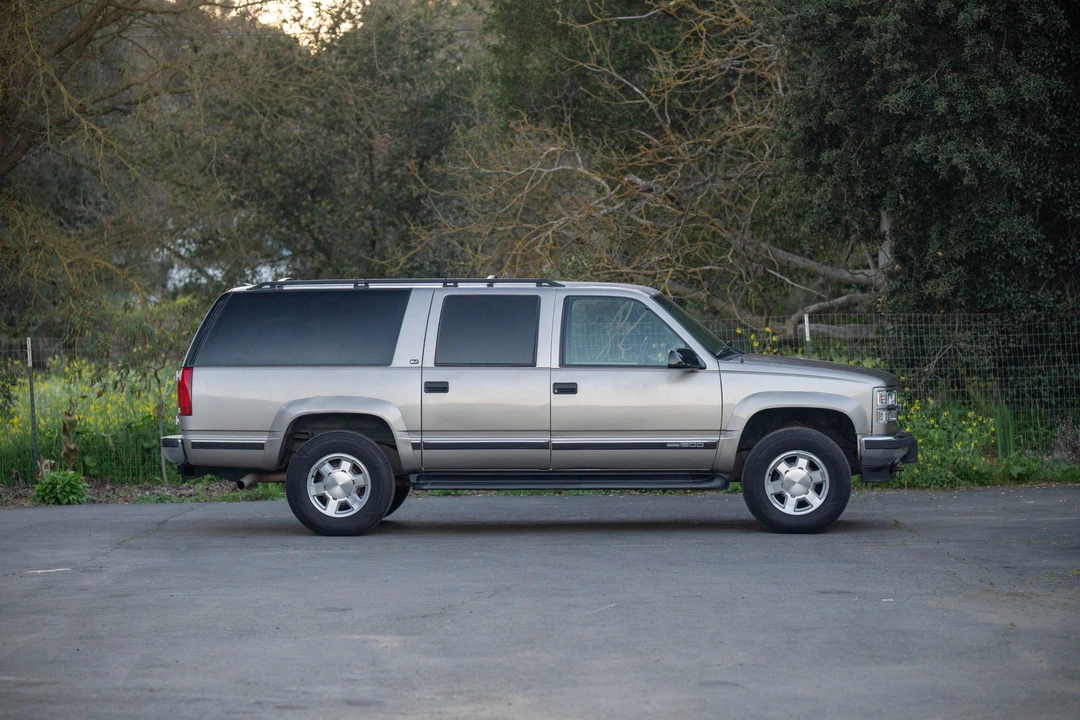 1999 GMC Suburban 8th Gen - Image 21 of 31