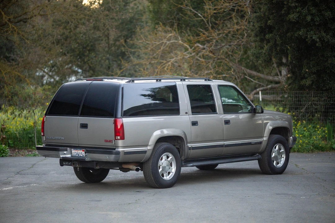1999 GMC Suburban 8th Gen - Image 19 of 31