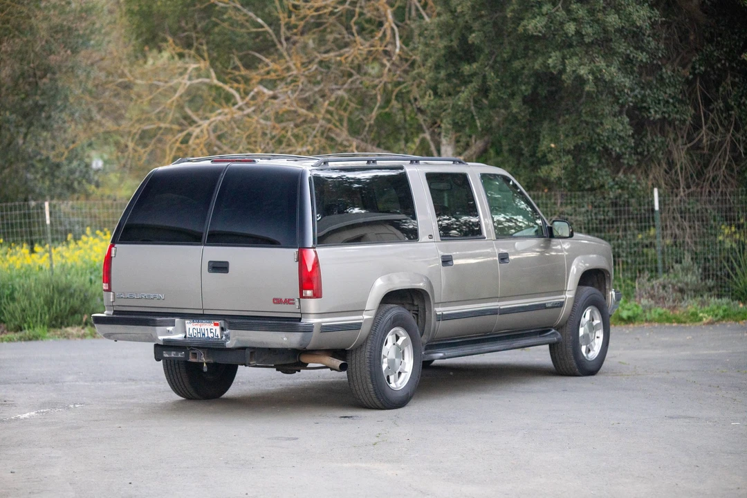 1999 GMC Suburban 8th Gen - Image 18 of 31