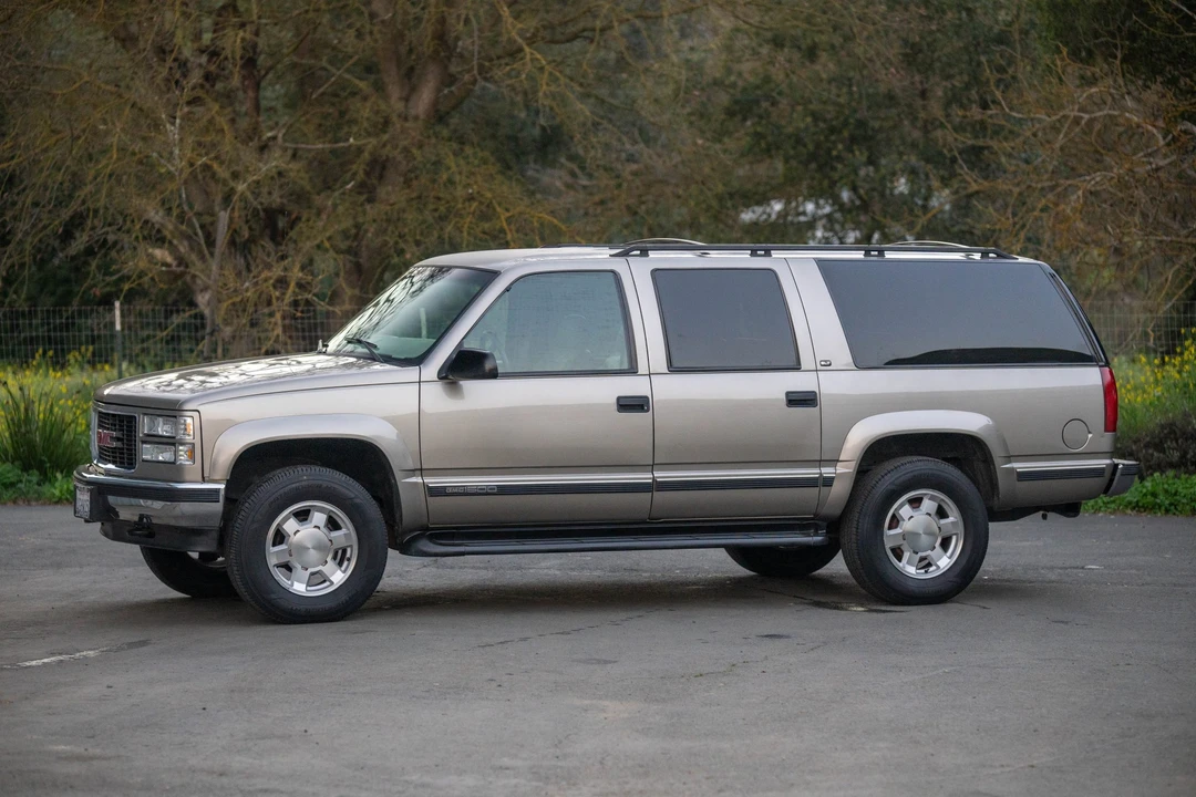 1999 GMC Suburban 8th Gen - Image 12 of 31