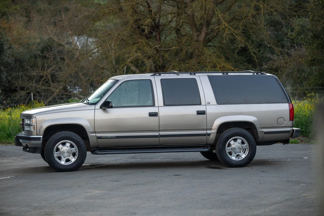 1999 GMC Suburban 8th Gen - Image 13 of 31
