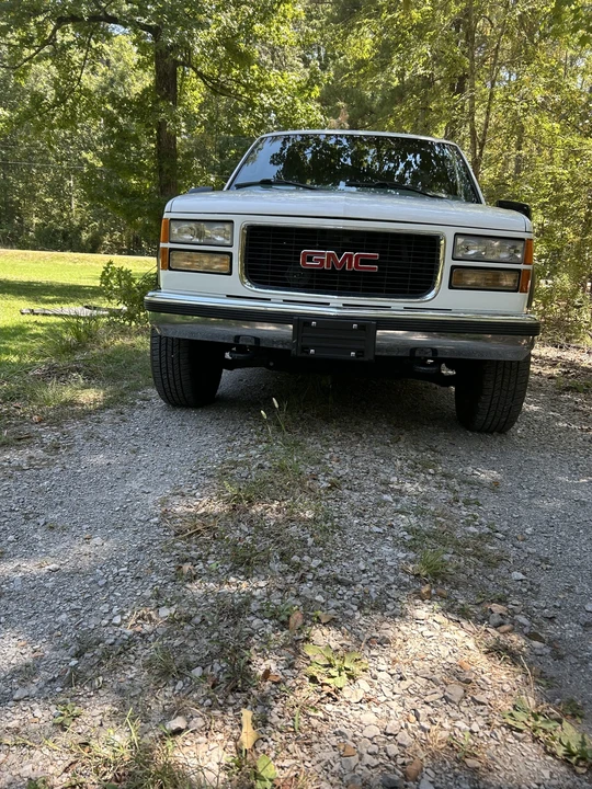 1999 GMC Suburban 8th Gen - Image 2 of 31
