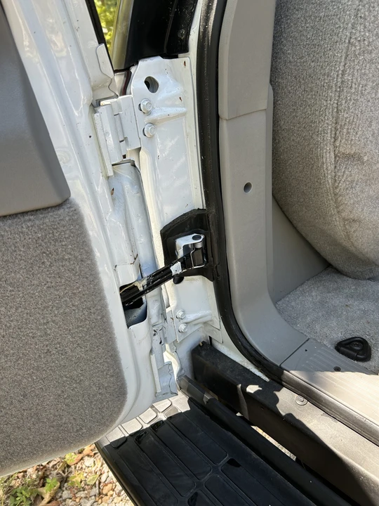 1999 GMC Suburban 8th Gen - Image 13 of 31