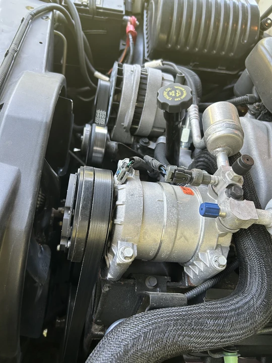 1999 GMC Suburban 8th Gen - Image 25 of 31