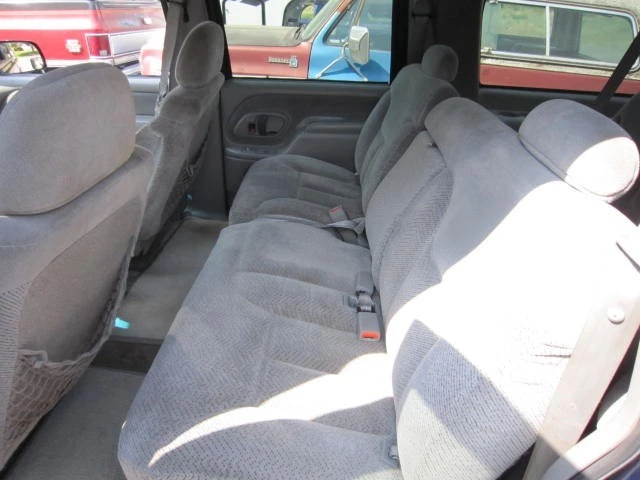 1999 GMC Suburban 8th Gen - Image 27 of 31
