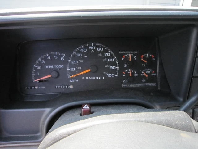 1999 GMC Suburban 8th Gen - Image 21 of 31