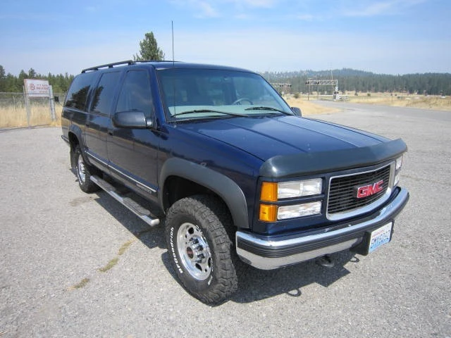 1999 GMC Suburban 8th Gen - Image 3 of 31