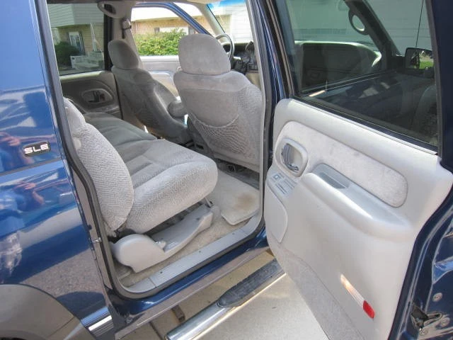 1999 GMC Suburban 8th Gen - Image 31 of 31