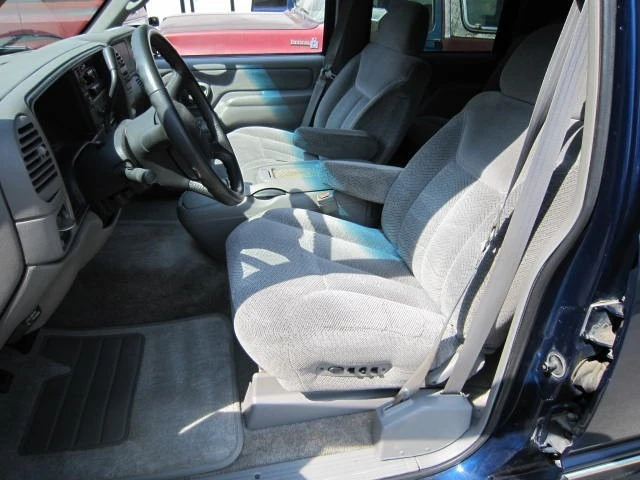 1999 GMC Suburban 8th Gen - Image 19 of 31