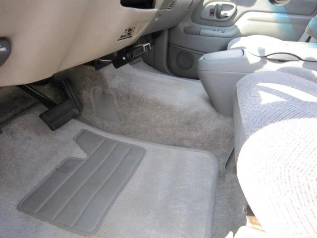 1999 GMC Suburban 8th Gen - Image 23 of 31