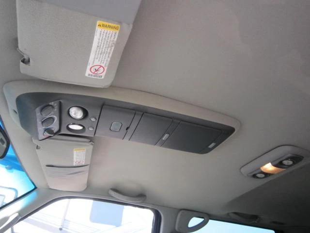 1999 GMC Suburban 8th Gen - Image 25 of 31