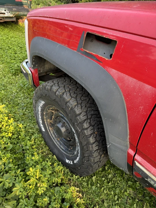 1999 GMC Suburban 8th Gen - Image 3 of 20