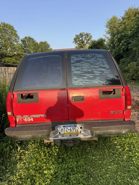 1999 GMC Suburban 8th Gen - Image 2 of 20