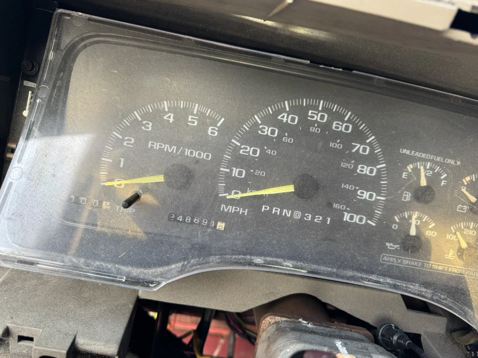 1999 GMC Suburban 8th Gen - Image 17 of 20