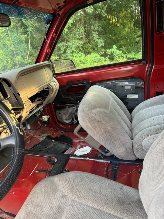 1999 GMC Suburban 8th Gen - Image 13 of 20