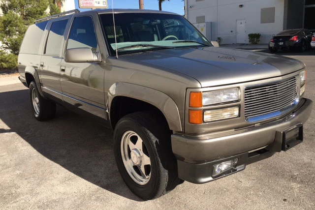 1999 GMC Suburban 8th Gen - Image 2 of 5
