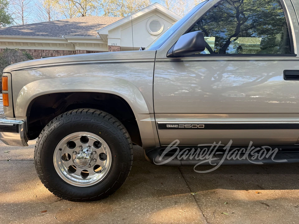 1999 GMC Suburban - Image 2 of 31