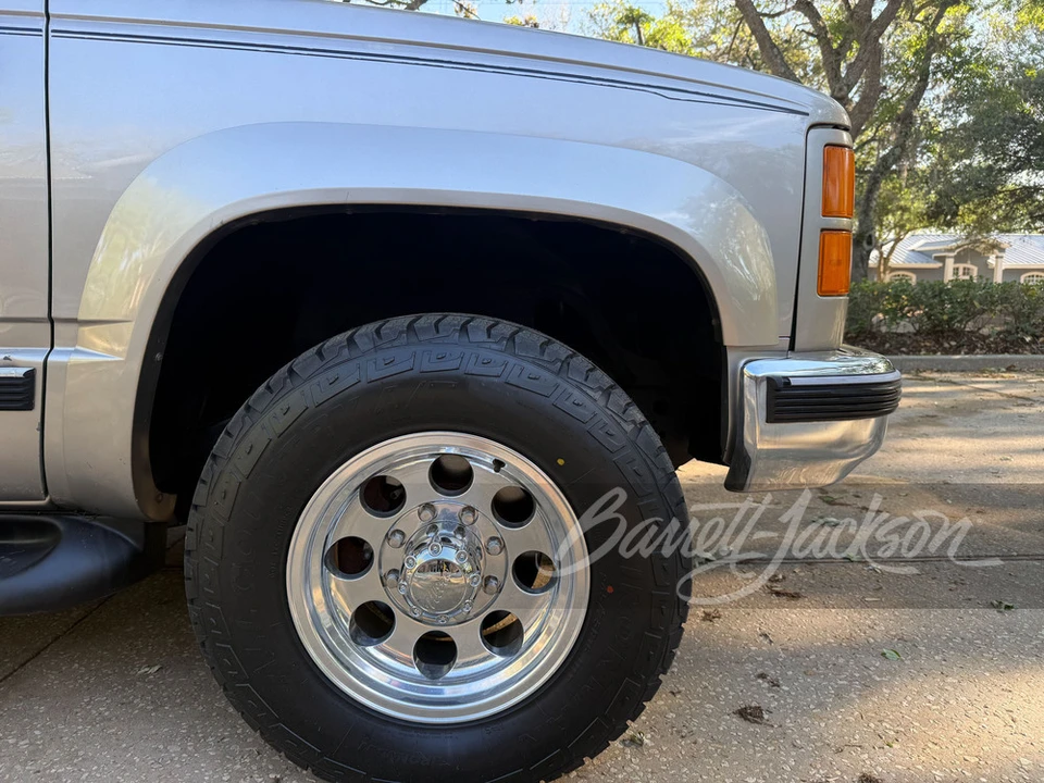 1999 GMC Suburban - Image 7 of 31