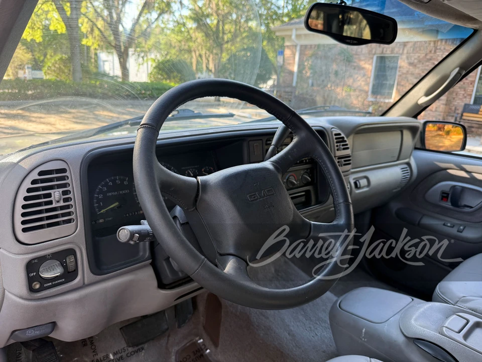 1999 GMC Suburban - Image 8 of 31