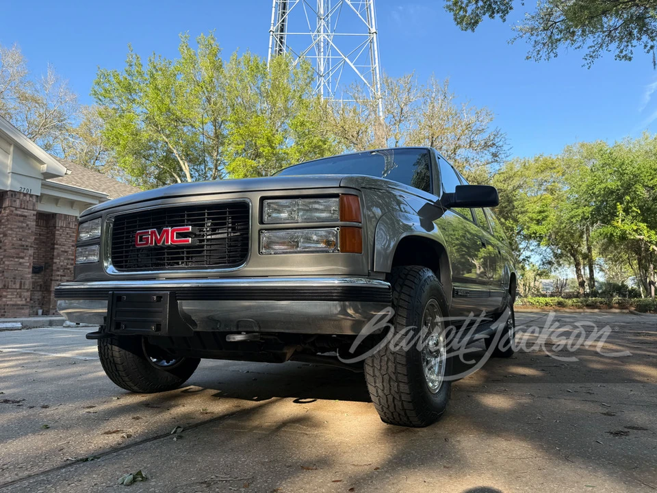 1999 GMC Suburban - Image 10 of 31