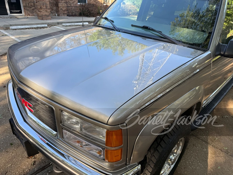 1999 GMC Suburban - Image 11 of 31