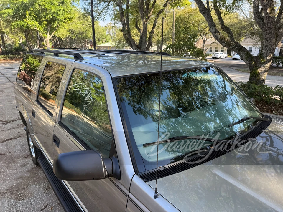 1999 GMC Suburban - Image 14 of 31