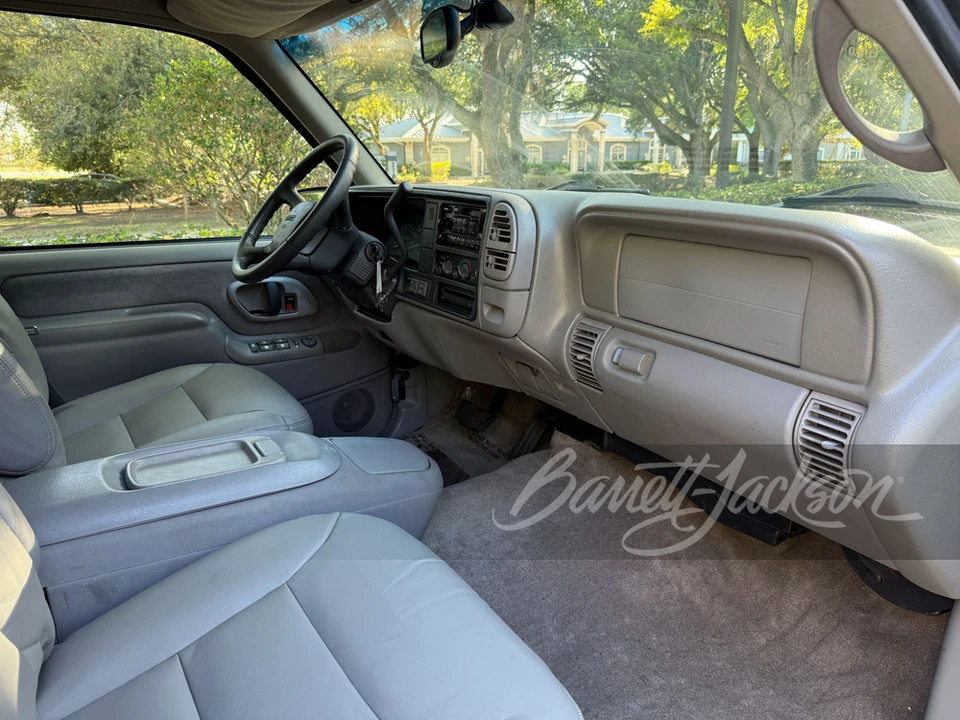 1999 GMC Suburban - Image 15 of 31