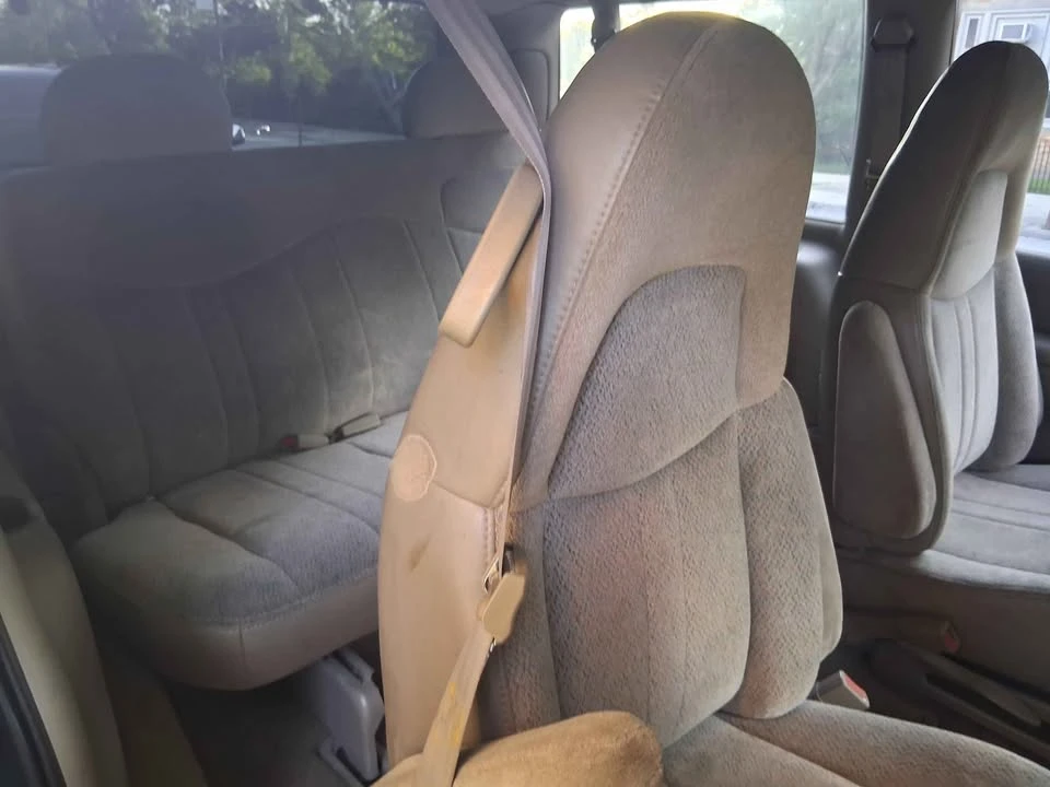 1999 GMC Savana - Image 7 of 11