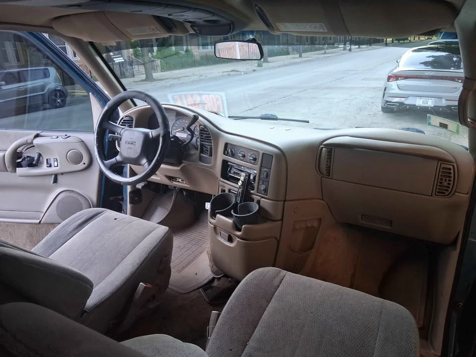 1999 GMC Savana - Image 5 of 11