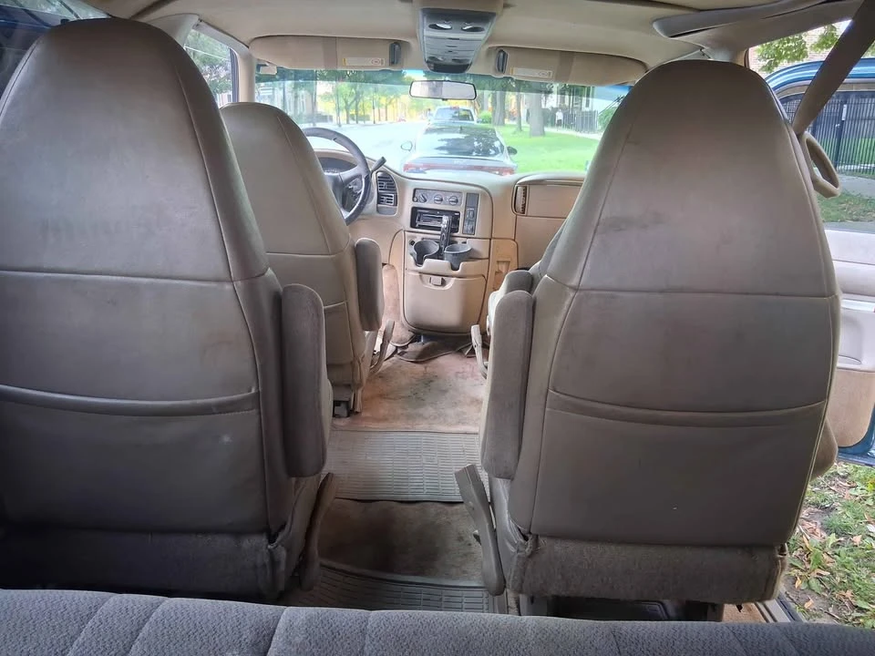 1999 GMC Savana - Image 9 of 11