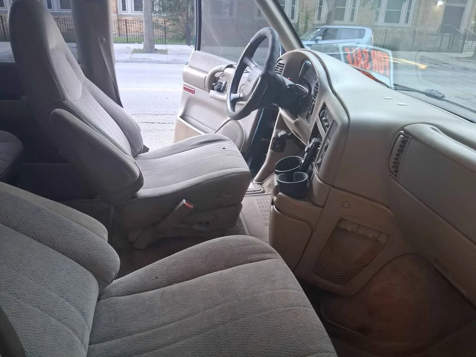 1999 GMC Savana - Image 6 of 11