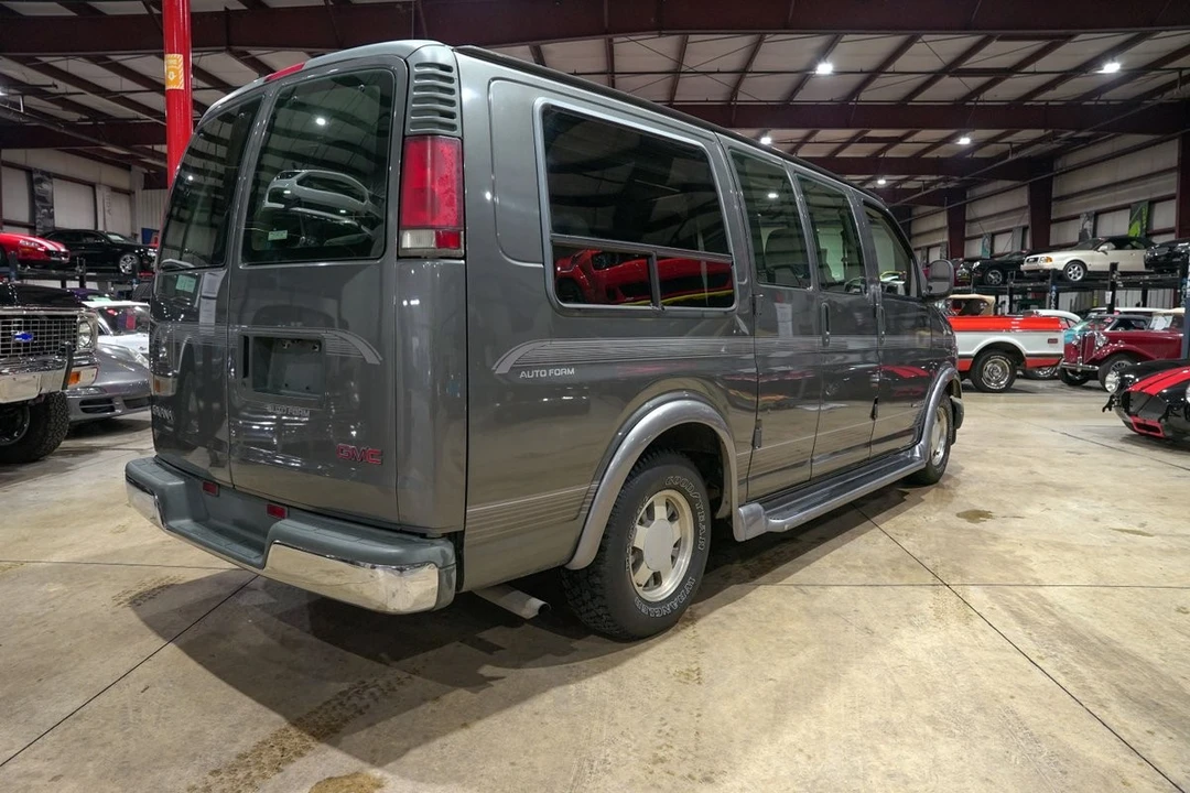 1999 GMC Savana - Image 8 of 21