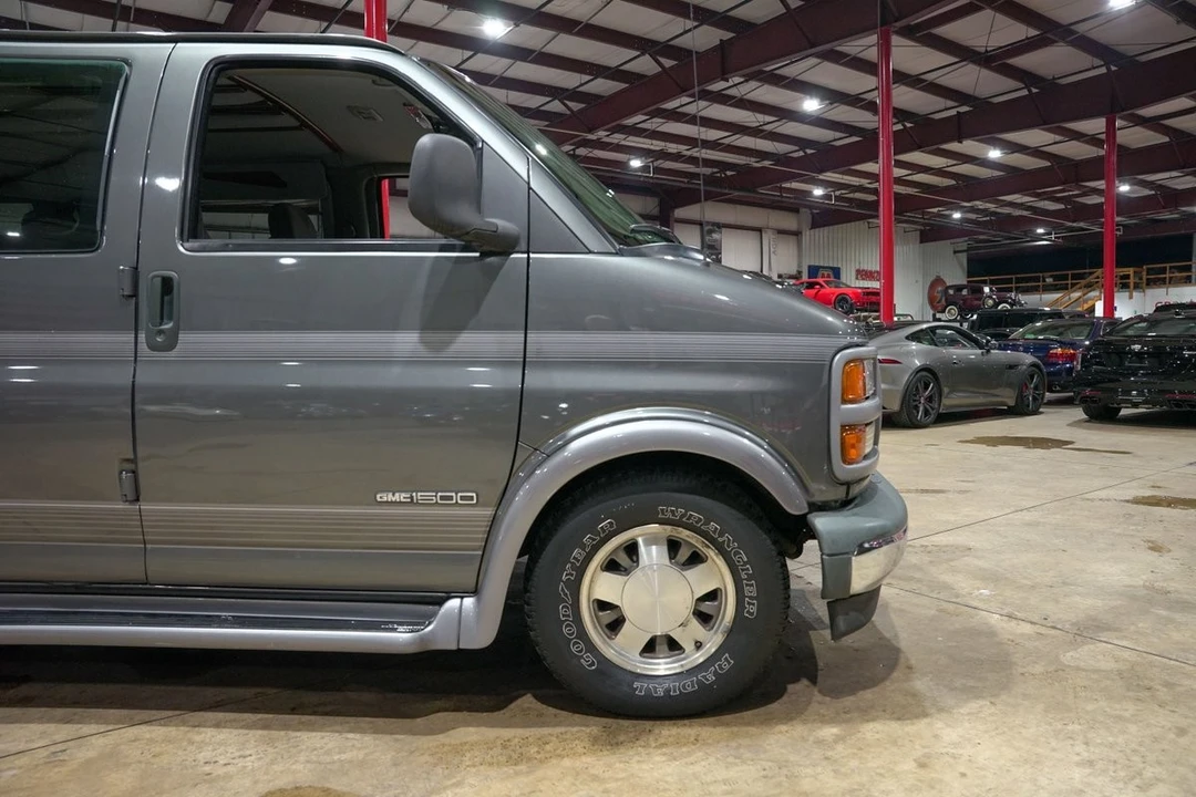 1999 GMC Savana - Image 11 of 12
