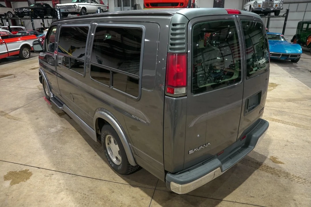 1999 GMC Savana - Image 16 of 21