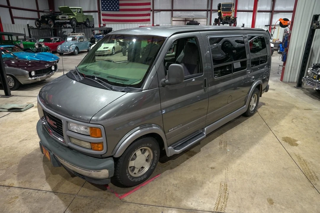 1999 GMC Savana - Image 15 of 21