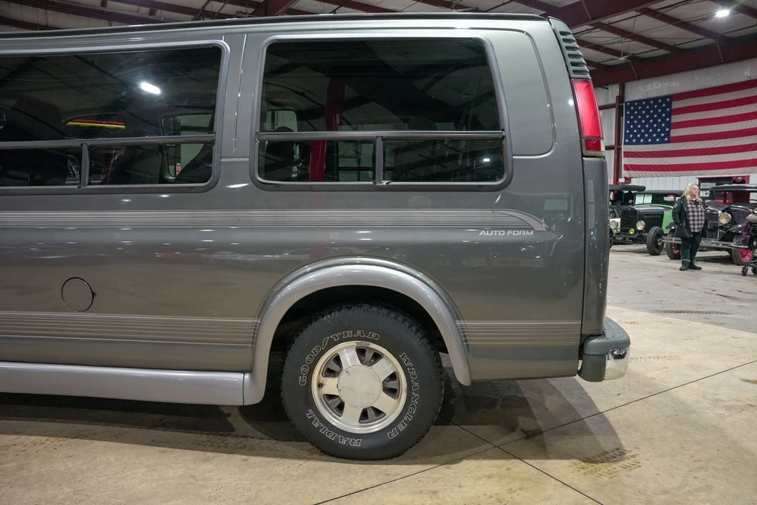 1999 GMC Savana - Image 5 of 12