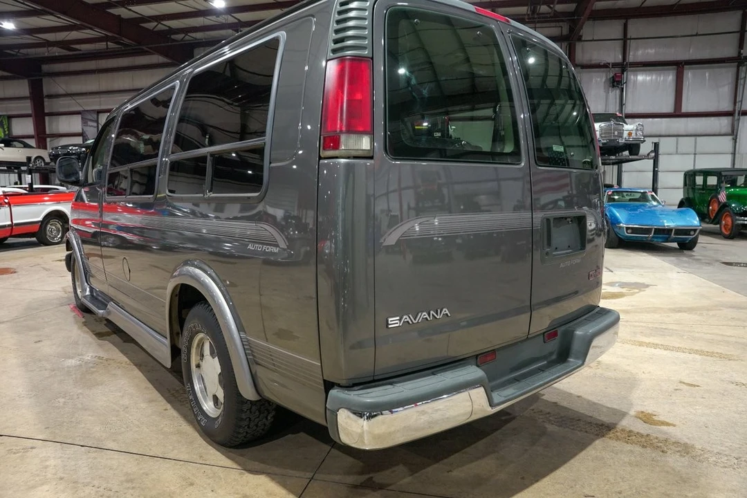 1999 GMC Savana - Image 6 of 21