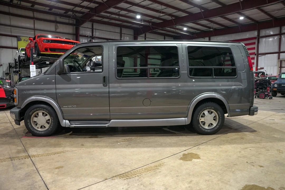 1999 GMC Savana - Image 4 of 21