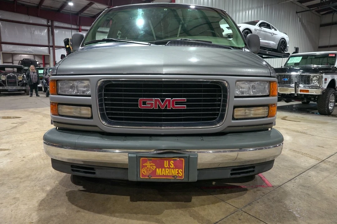 1999 GMC Savana - Image 13 of 21